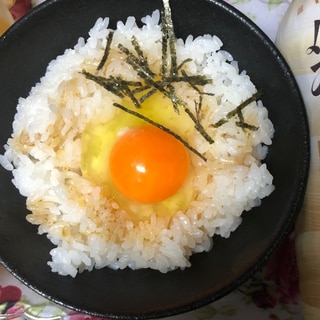 絹醤油と白トリュフ芳る☆シンプル卵かけご飯